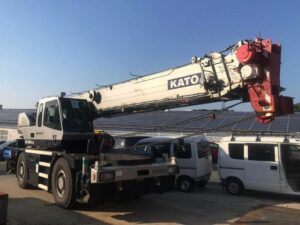 CHO THUÊ XE CẨU BÁNH LỐP 25 TẤN KATO KR-25H-V5 (SR-250VR)
