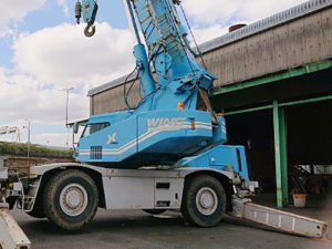 XE CẨU BÁNH LỐP 26 TẤN KOMATSU LW250-5