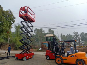 Xe nâng người cắt kéo